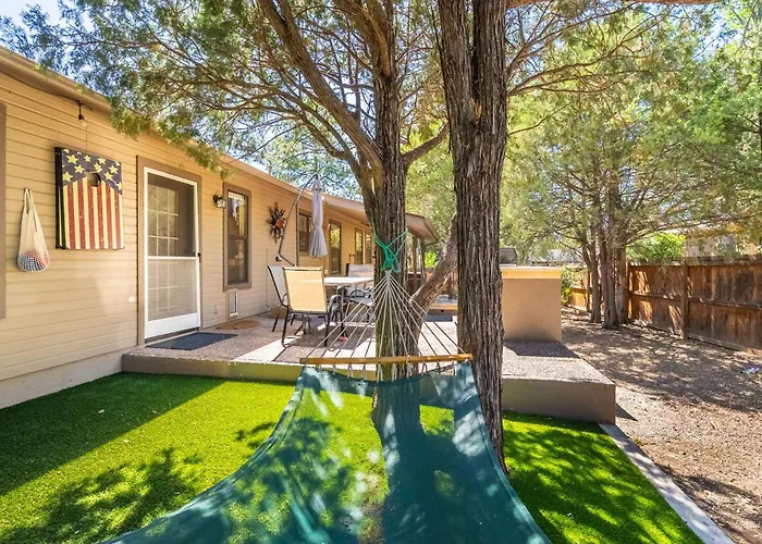 Holiday home 3br Cozy Retreat Firepit Hot Tub Bbq & Patio