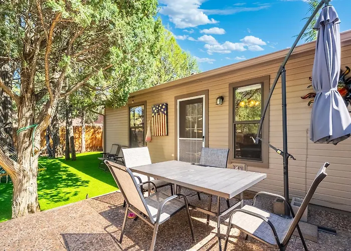 Holiday home 3br Cozy Retreat Firepit Hot Tub Bbq & Patio *