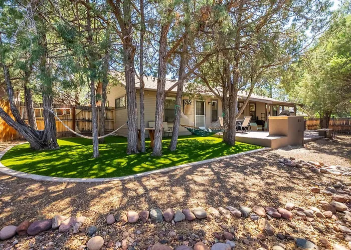 3br Cozy Retreat Firepit Hot Tub Bbq & Patio