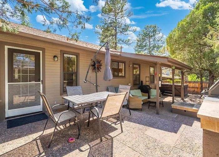 3br Cozy Retreat Firepit Hot Tub Bbq & Patio Holiday home