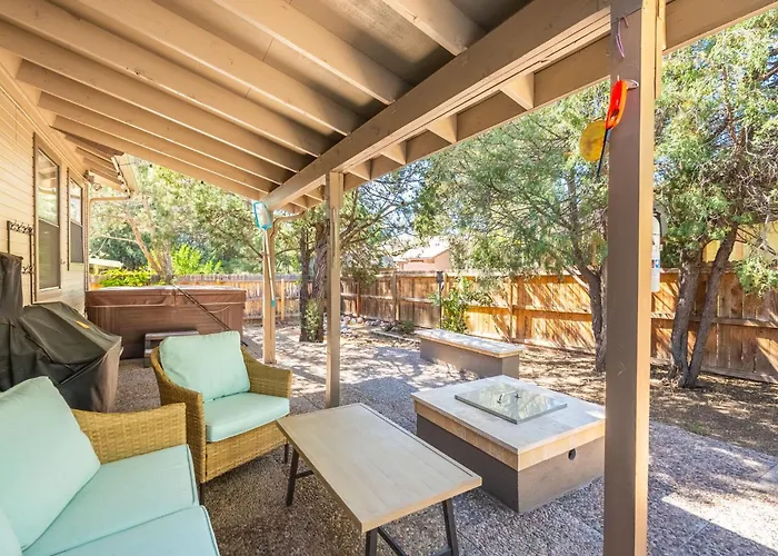 Holiday home 3br Cozy Retreat Firepit Hot Tub Bbq & Patio