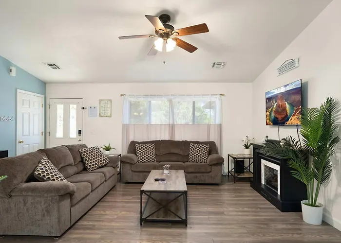 3br Cozy Retreat Firepit Hot Tub Bbq & Patio *