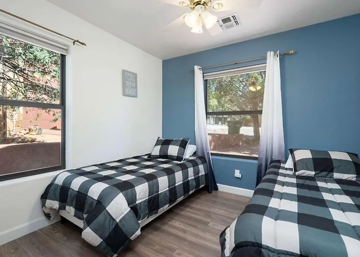 Holiday home 3br Cozy Retreat Firepit Hot Tub Bbq & Patio