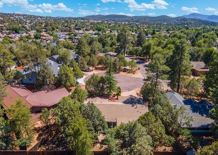 3br Cozy Retreat Firepit Hot Tub Bbq & Patio