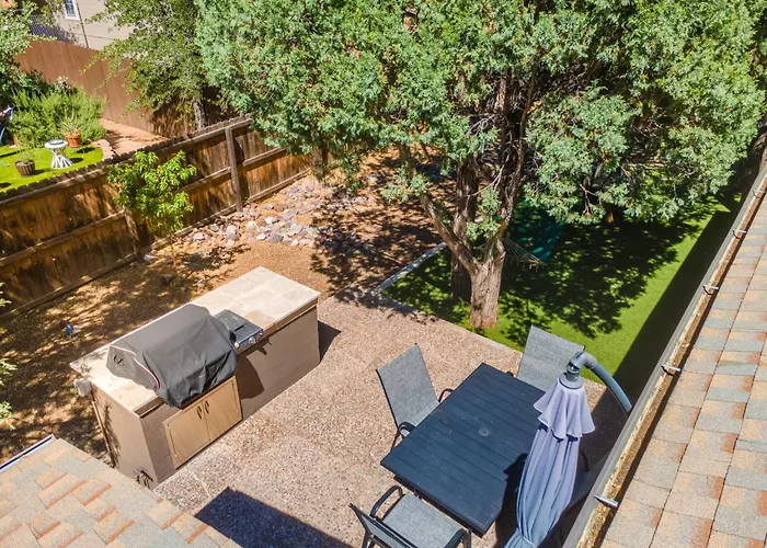 3br Cozy Retreat Firepit Hot Tub Bbq & Patio *