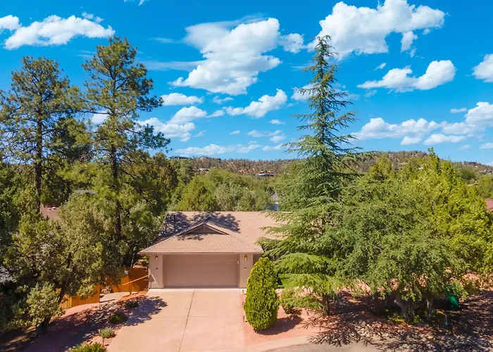 3br Cozy Retreat Firepit Hot Tub Bbq & Patio *